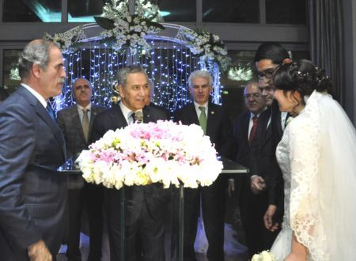 Başbakan Yardımcısı Arınç, Nikah Şahitliği Yaptı