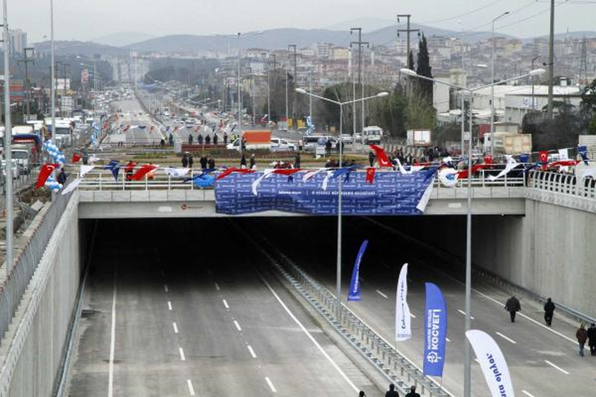 Darıca Aşıroğlu Köprülü Kavşağı Hizmete Açıldı