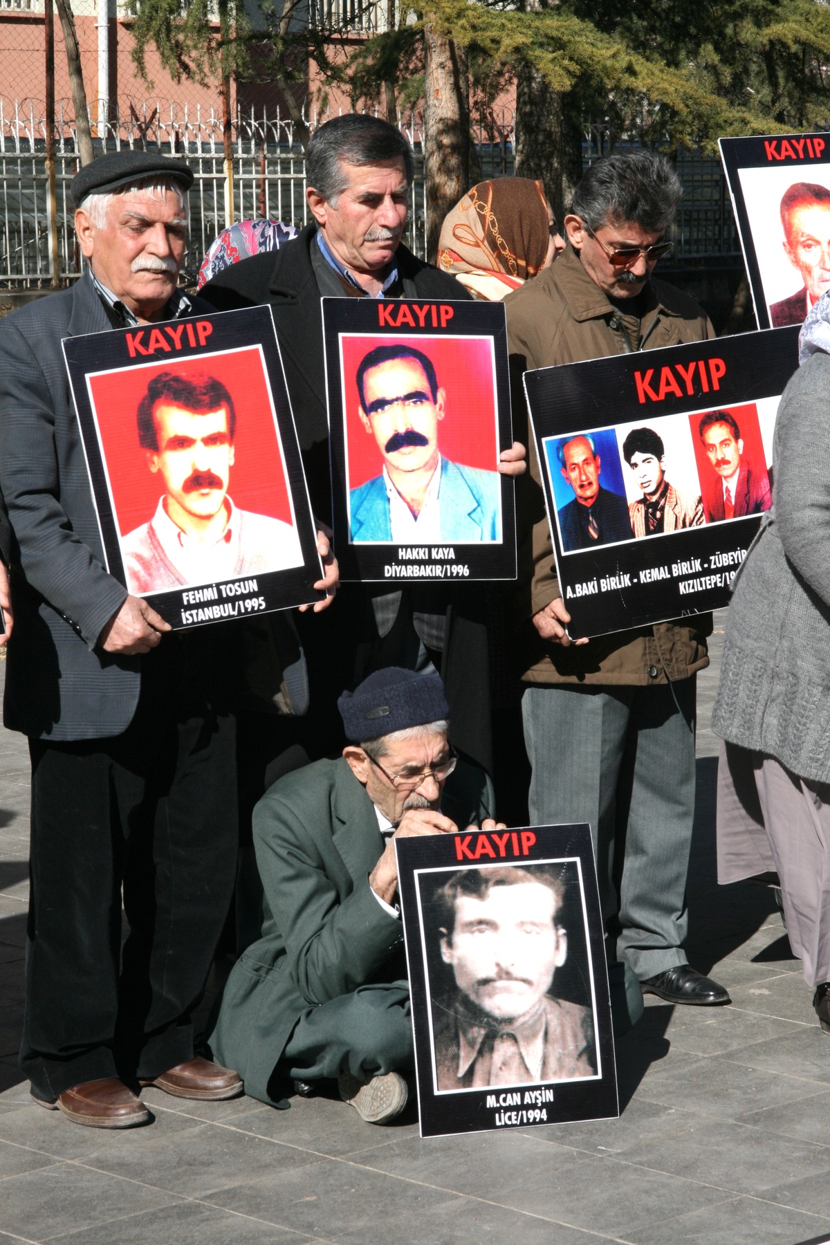 Diyarbakır\'da Kayıp Yakınları 260\'ıncı Kez Oturdu