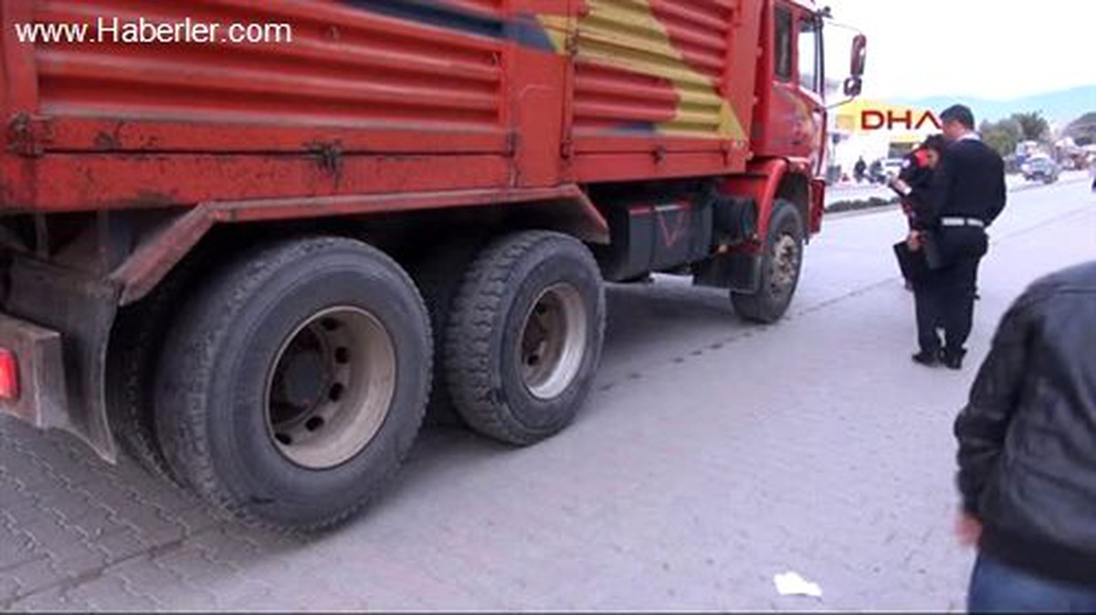Fethiye 1 Yanından Geçmeye Çalıştığı Kamyonun Altında Kaldı
