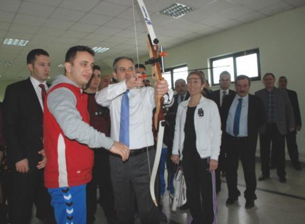 Spor Bakanı Bakan Kılıç Ok Attı