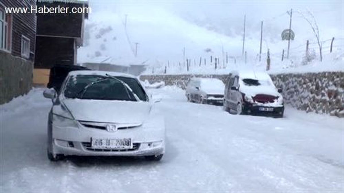Zigana Dağındaki Kar Yağışı Turizmcileri Mutlu Etti