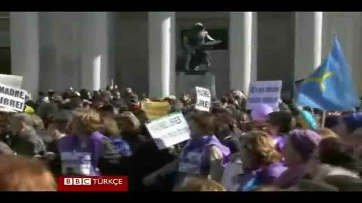 İspanya\'da Onbinler Yeni Kürtaj Tasarısını Protesto Etti