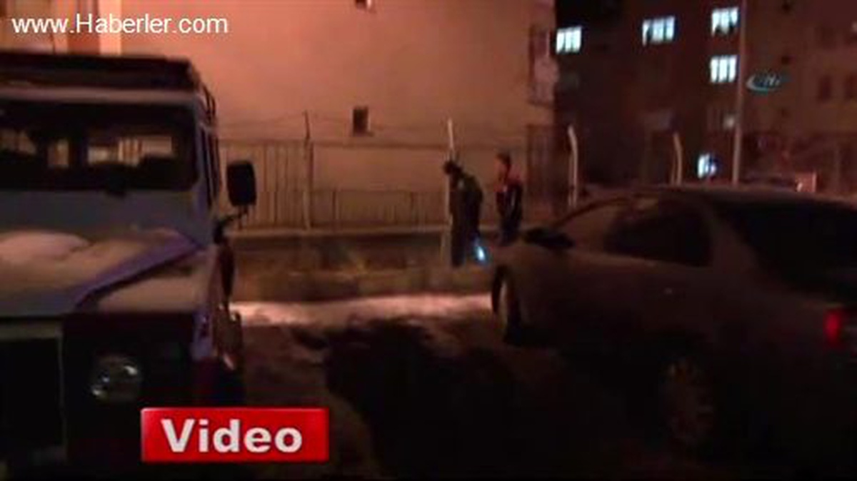 Polisin \'Dur\' İkazına Uymayarak Otomobille Kaçan Gençler Yakalandı