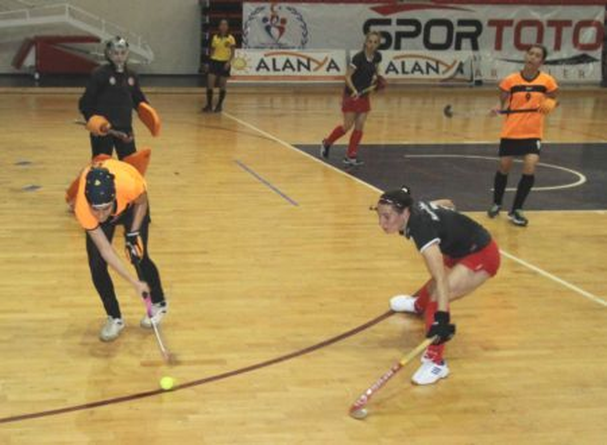 Salon Hokeyinde Müsabakalar Alanya\'da Başladı