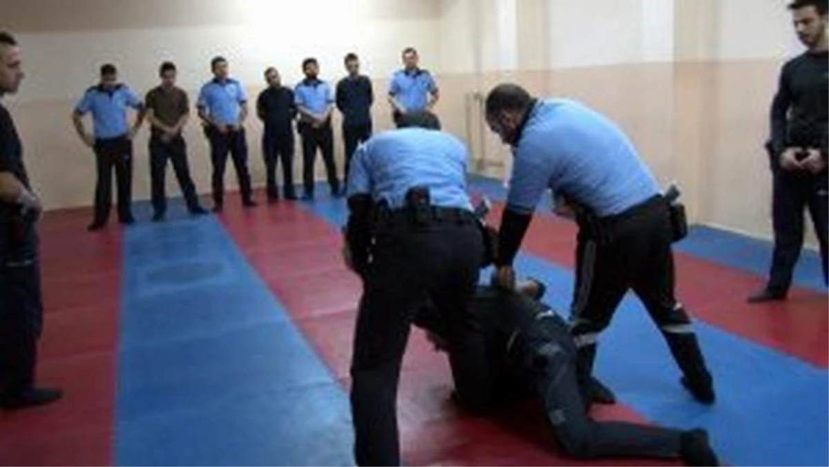 Siirt\'te 55 Polise Savunma Taktikleri Öğretildi