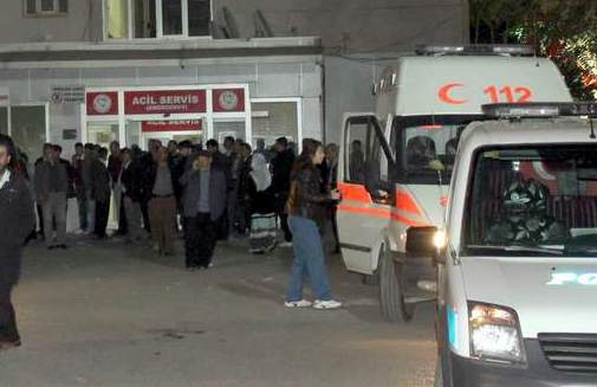 Siirt\'te Otomobil Takla Attı: 3 Yaralı