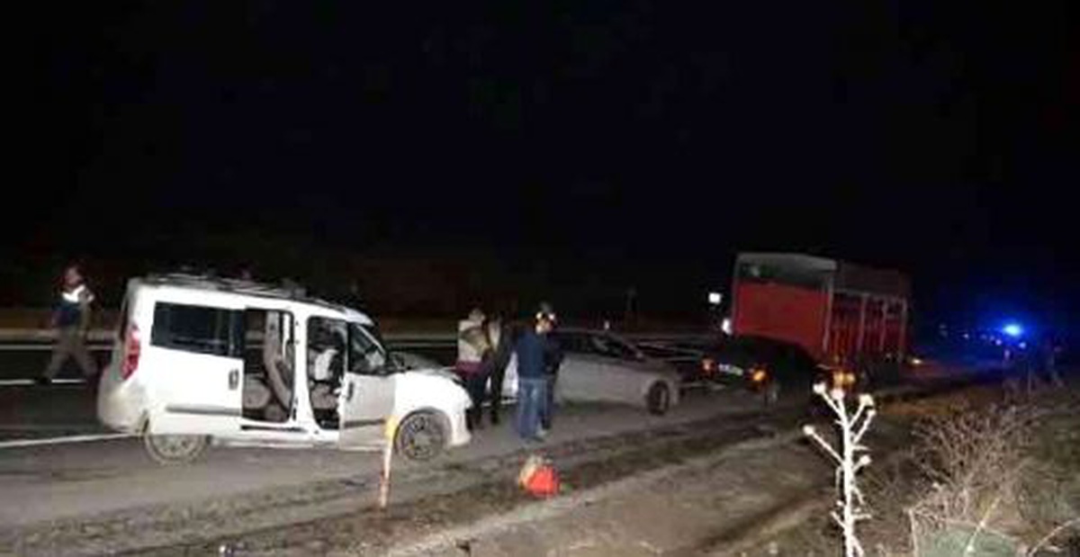 Sollamak isteği kamyona çarptı: 3 yaralı