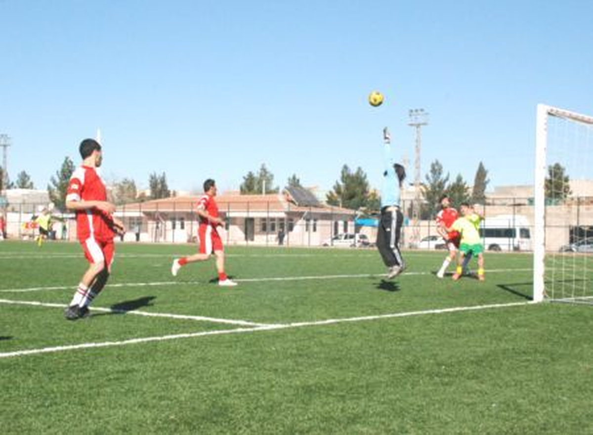 Ceylanpınar\'da Futbolcular Suriyelilerle Dostluk Maçı Oynadı