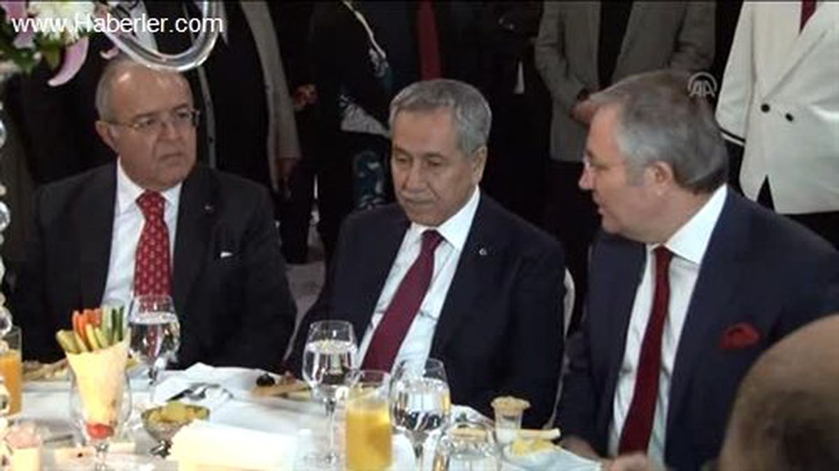 Başbakan Yardımcısı Arınç, Nikah Şahitliği Yaptı