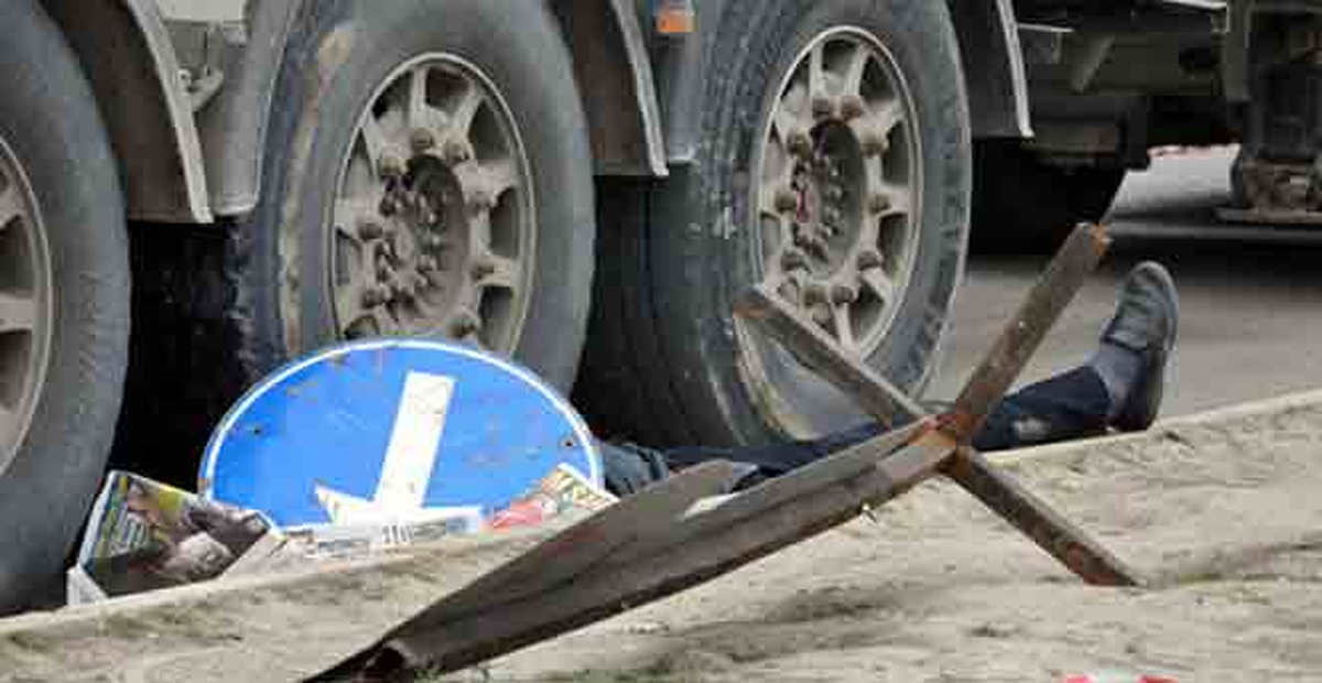 Beton Mikseriyle Çarpışan Motosiklette 2 Ölü