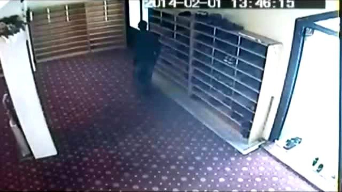 Camiden Çuvalla Ayakkabı Çaldı