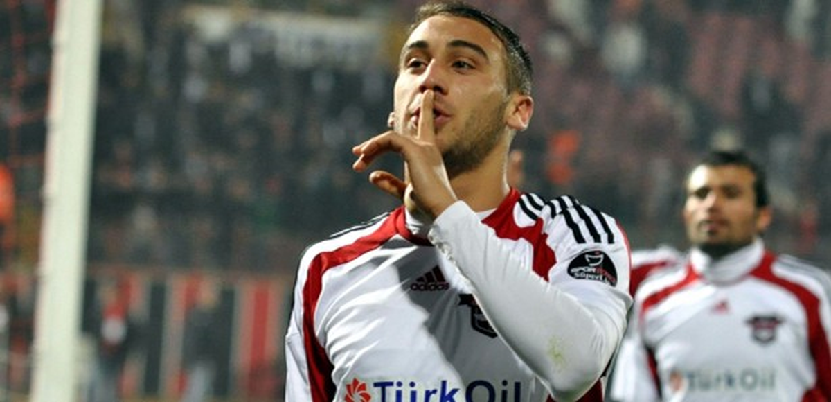 Fenerbahçe, Cenk Tosun ile İlgilenmediğini Açıkladı