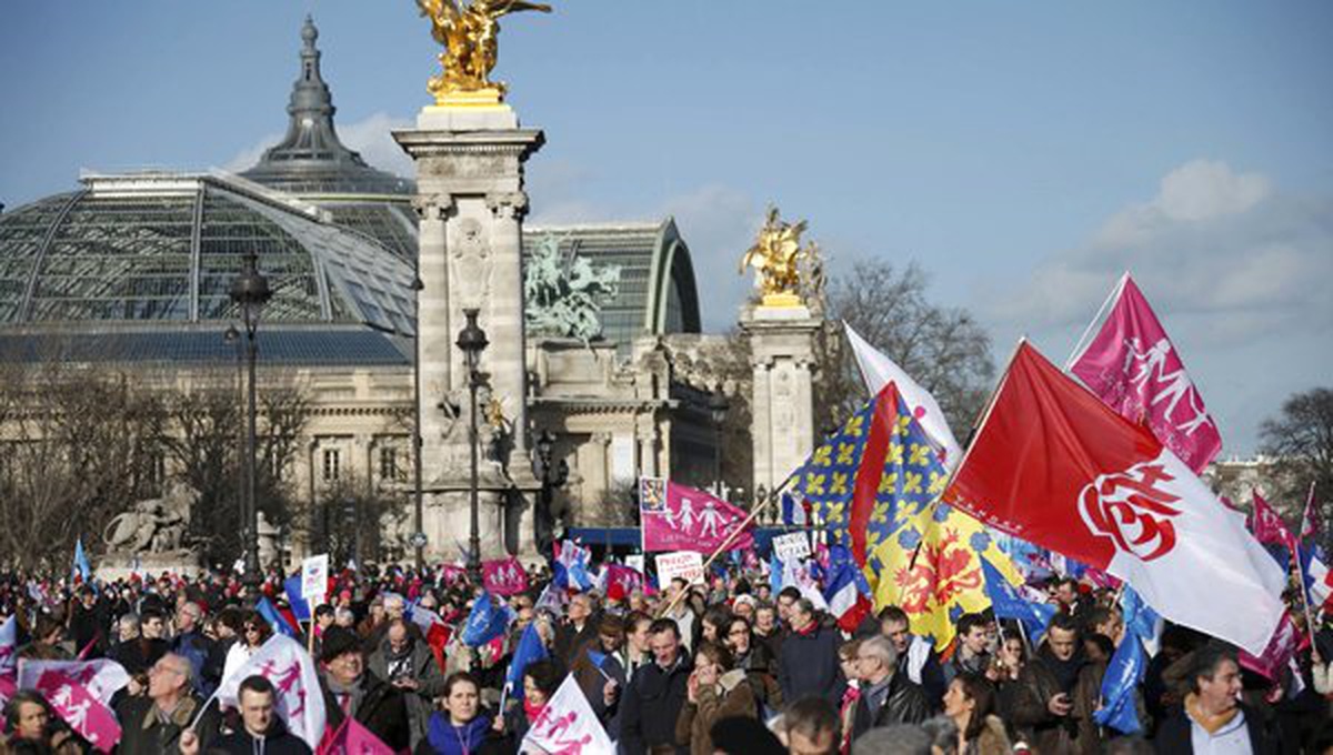 Görüntülü)- Paris\'te Eşcinsel Evlilik Karşıtları Sokakta (2)