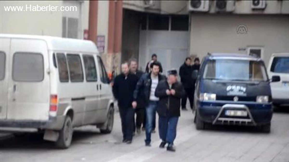 İki üniversite öğrencisi otomobilde ölü bulundu -
