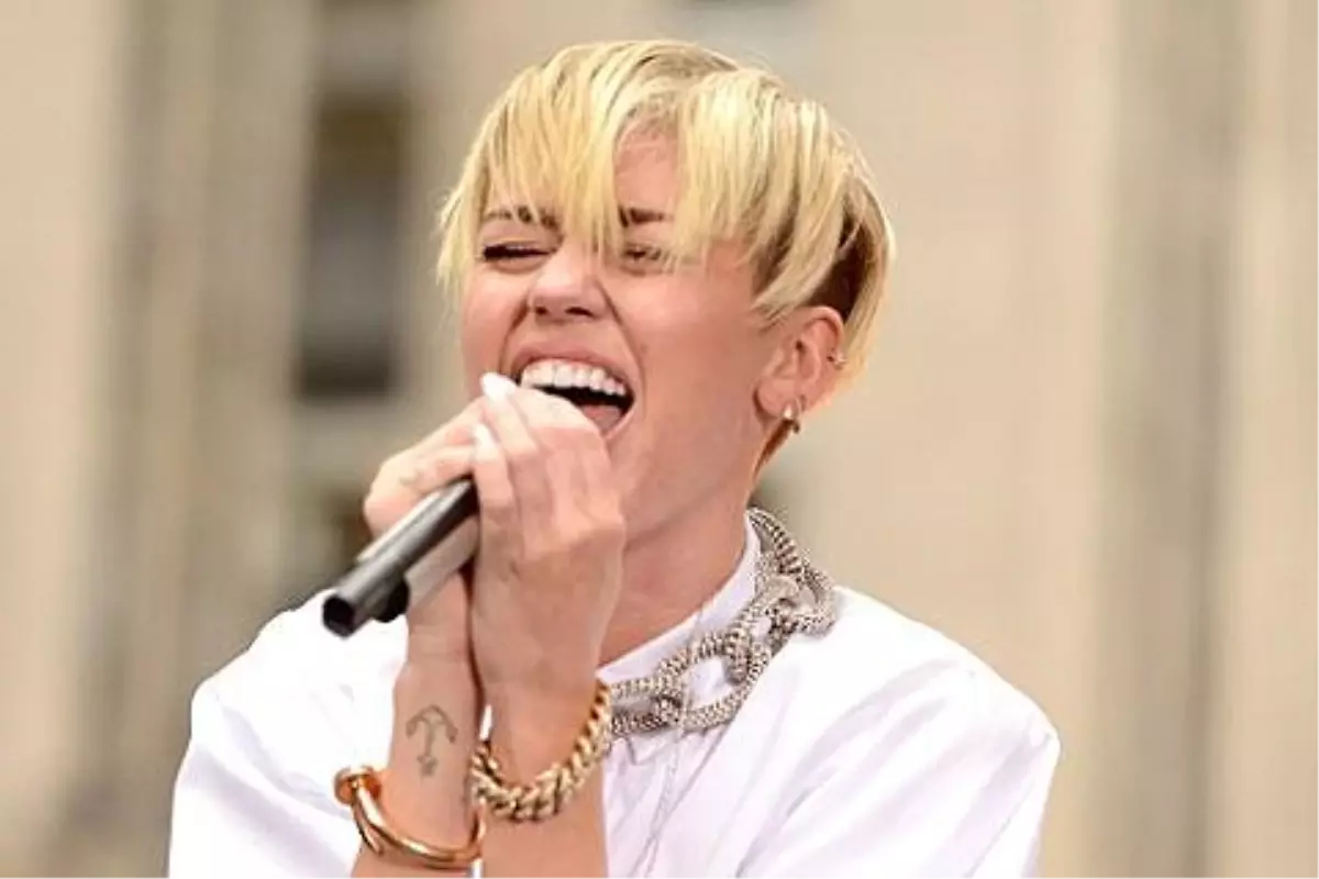 Miley Cyrus: Kendisine Kulüp Açsın