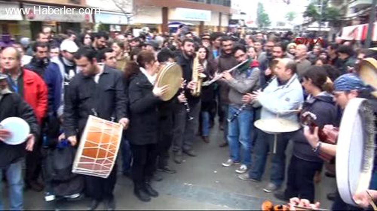 Sokak Sanatçılarından Zabıtaya Tepki