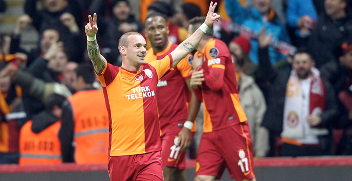 TT Arena\'da İlk Hat-trick\'i Wesley Sneijder Yaptı