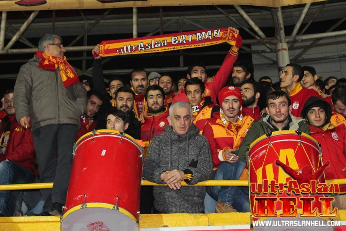Ultraslan Chelsea Maçına Taraftar Götürüyor