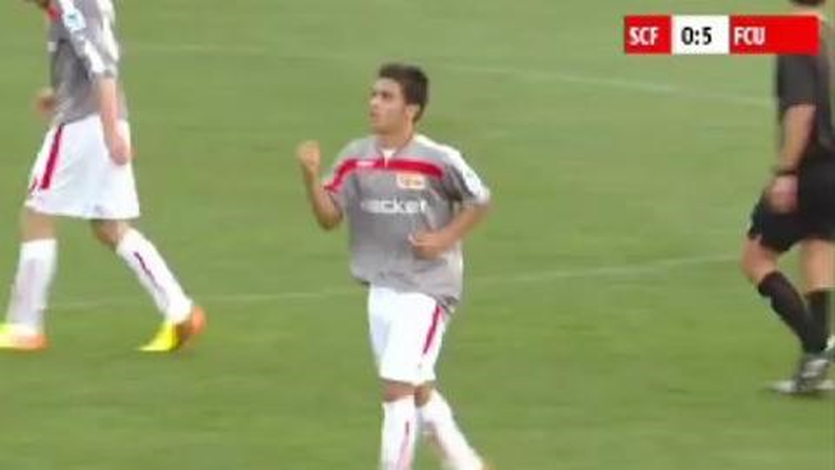 Ünal Aysal\'ın Eşi Fani Aysal da Galatasaray-Bursaspor Maçında Tribündeydi