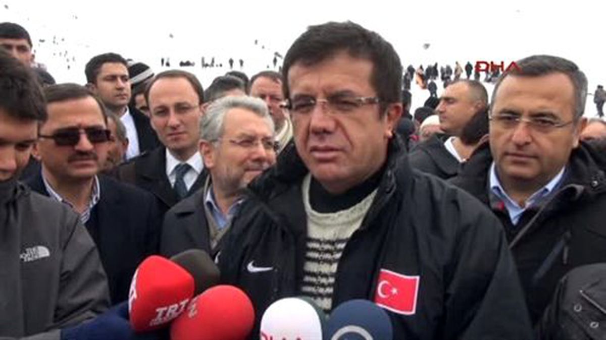 Bakan Zeybekci, Memleketinde Kar Şenliğine Katıldı