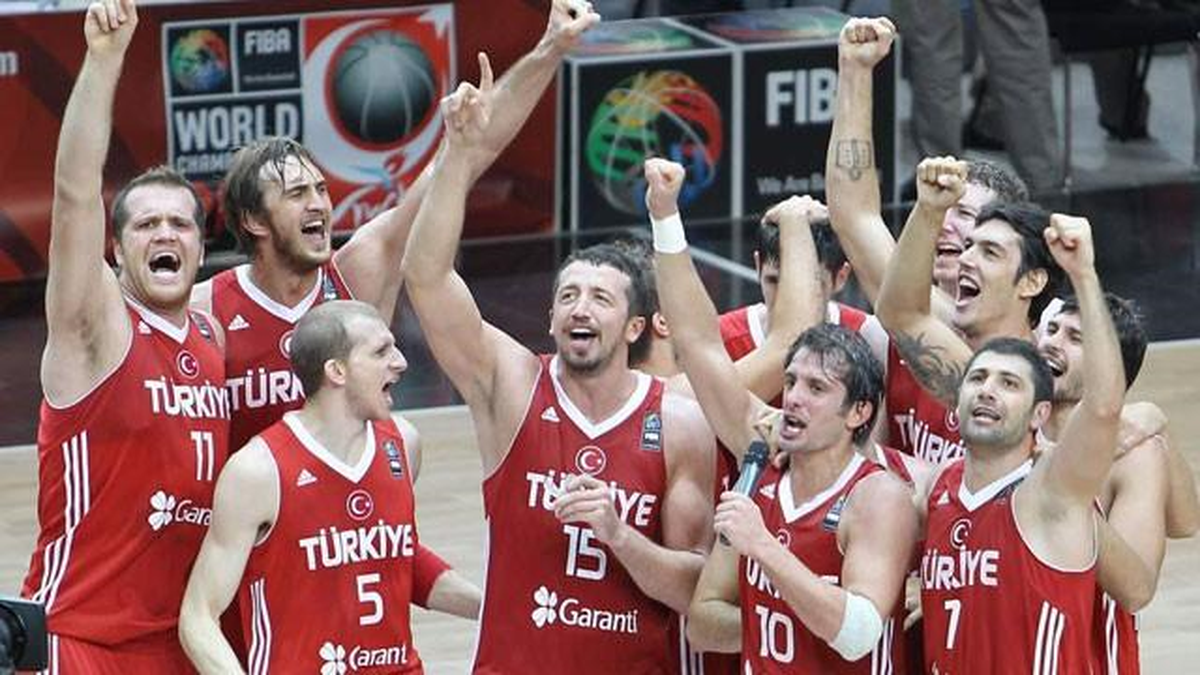 12 Dev Adam Dream Team\'e Karşı!