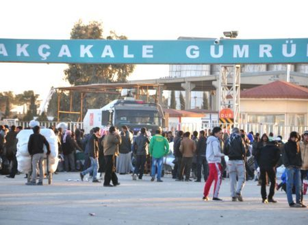 Akçakale\'deki 650 Suriyeli Ülkelerine Geri Döndü