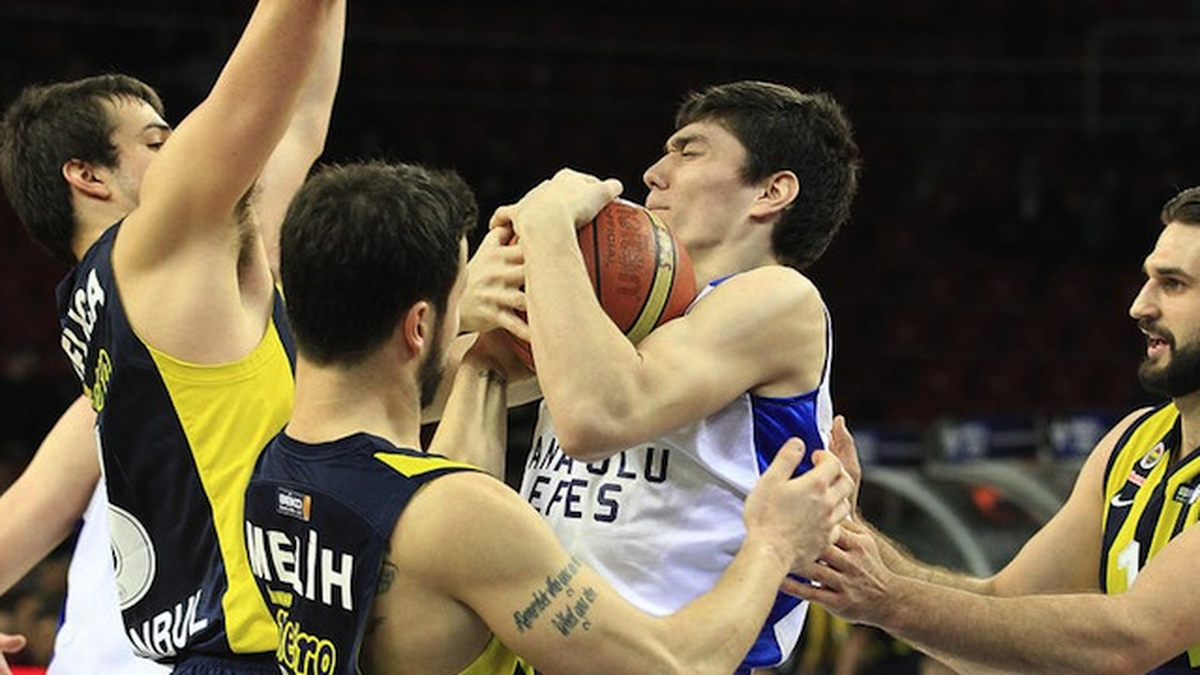Anadolu Efes - Fenerbahçe Ülker: 64 - 73