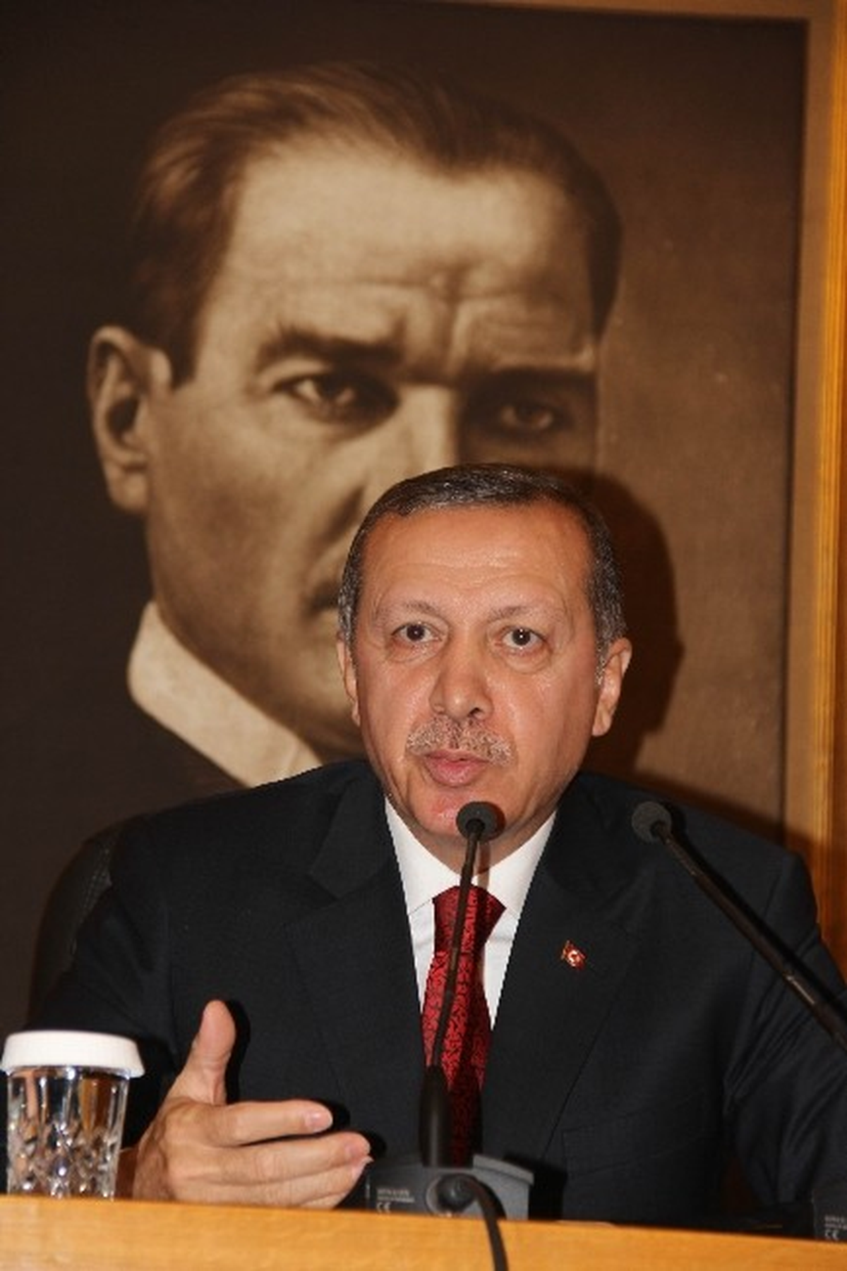 Başbakan Erdoğan: "Dünyanın Değişik Bir Ucundan Durup da Türkiye Yönetilmez"