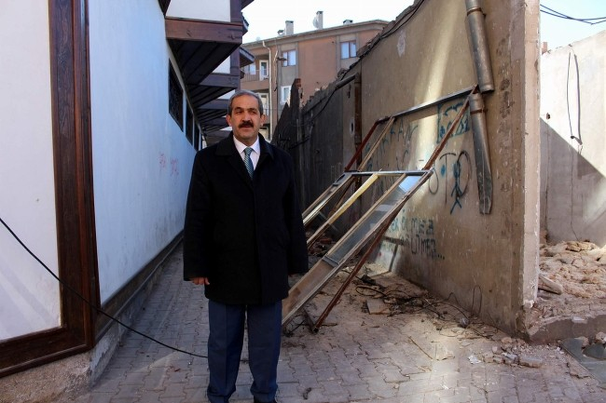 Başkan Ürgüp, Tarihi Çorapçı Hanı\'nda Devam Eden Çalışmaları İnceledi