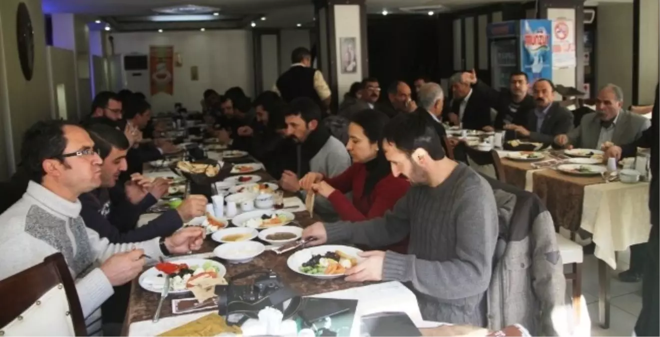 BDP Tuşba Eş Başkan Adayları Basınla Kahvaltıda Buluştu