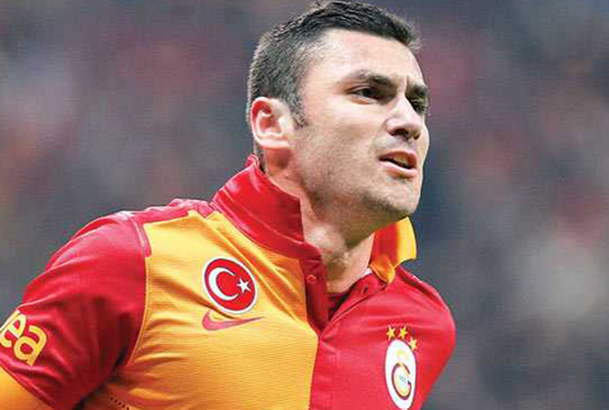 Burak Yılmaz ve Serdar Aziz Maç İçinde İki Kez Tartıştı