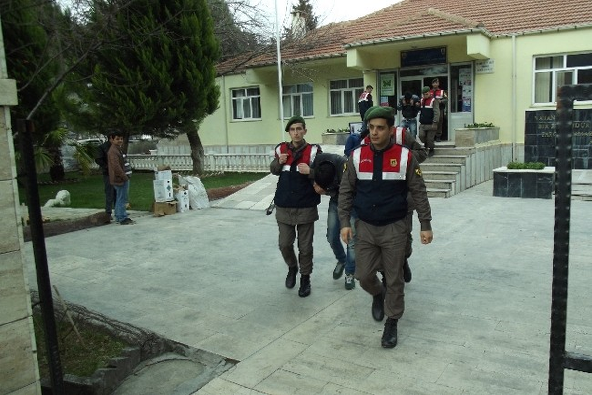 Çaldıkları Malzemeleri Satarken Yakalandılar