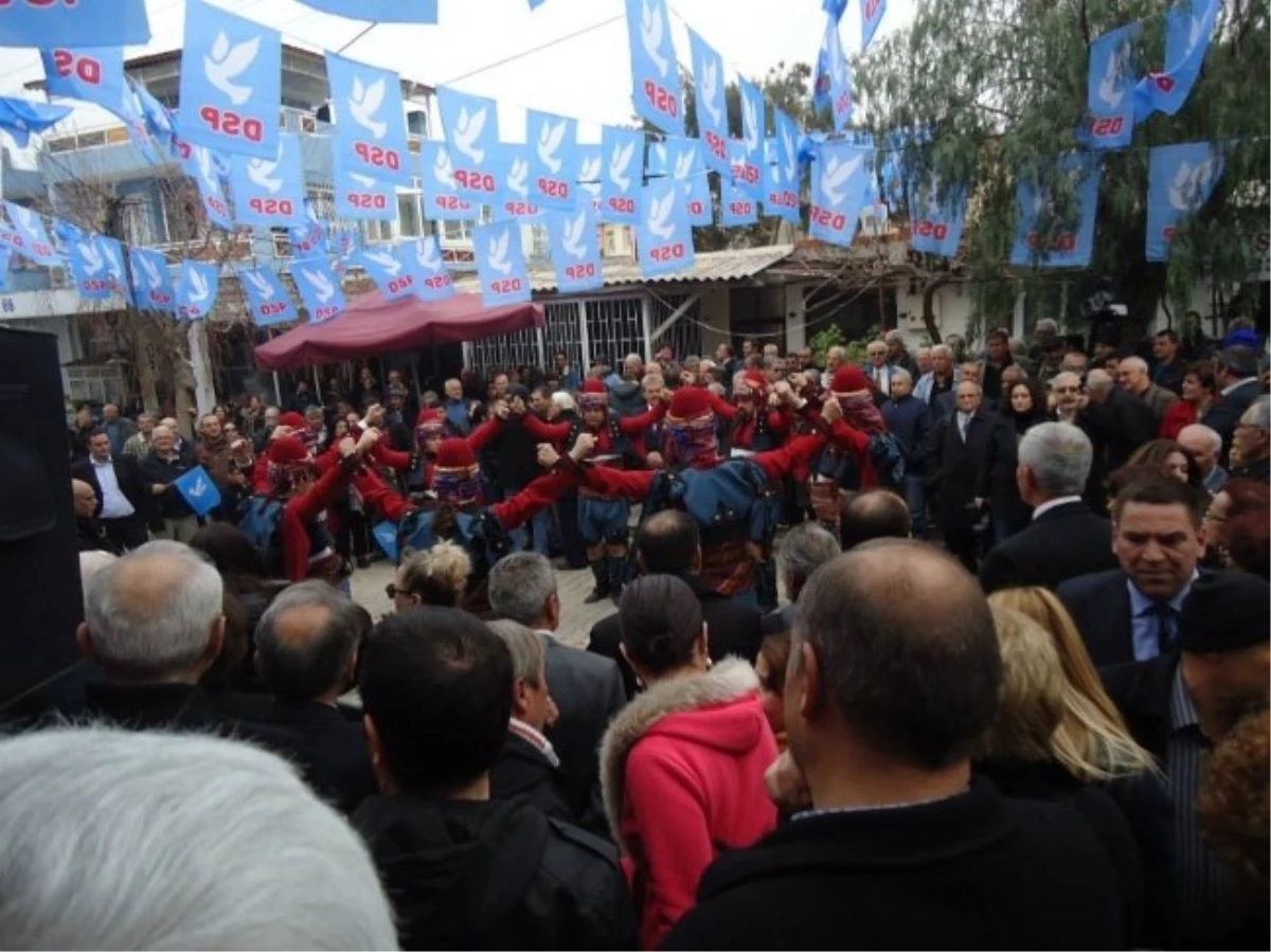 Ecevit\'in Partisi İzmir\'de Hareketlendi