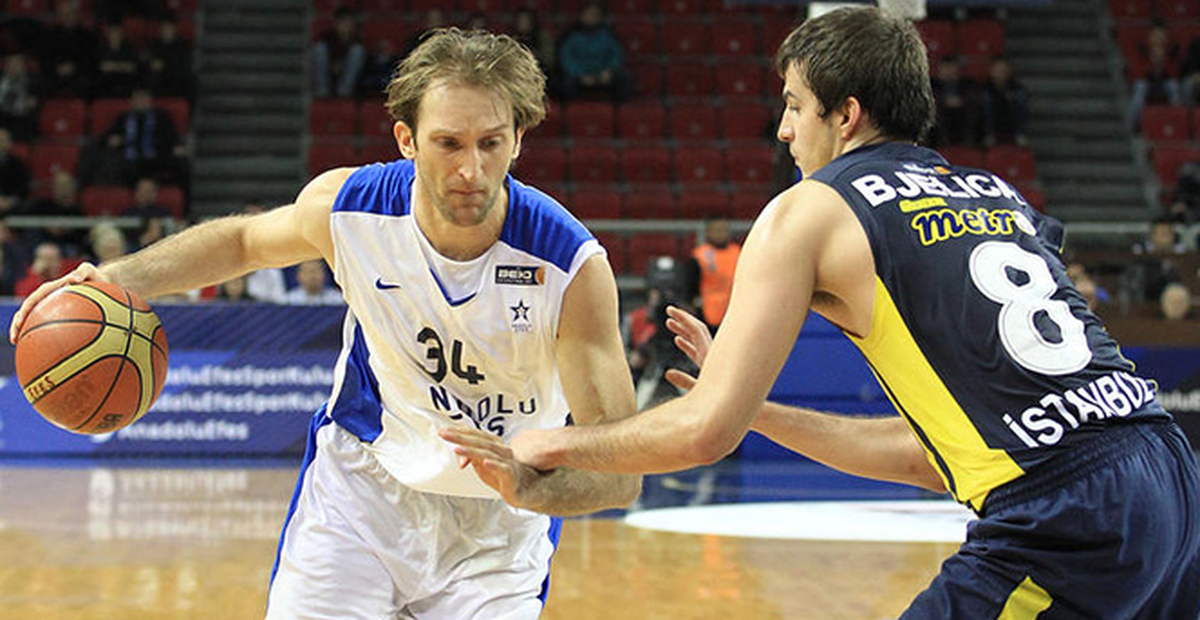 Fenerbahçe Ülker, Anadolu Efes\'i 73-64 Yendi