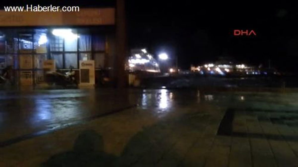 Çanakkale Gelibolu\'da Feribot Seferleri İptal Edildi