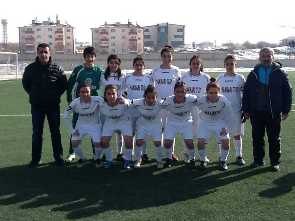 Hakkari Bayan Futbol Takımı\'ndan Farklı Galibiyet
