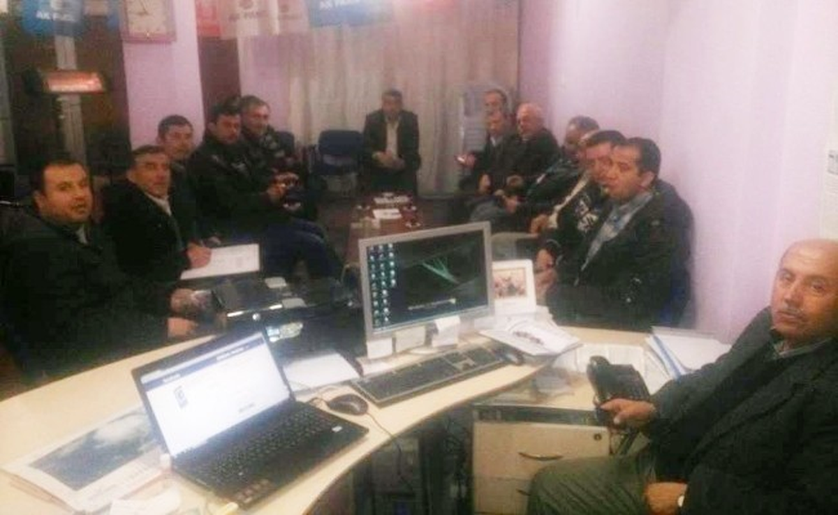 Hisarcık\'ta AK Parti İlçe Teşkilatı\'nın Yeni Başkanla İlk Toplantısı