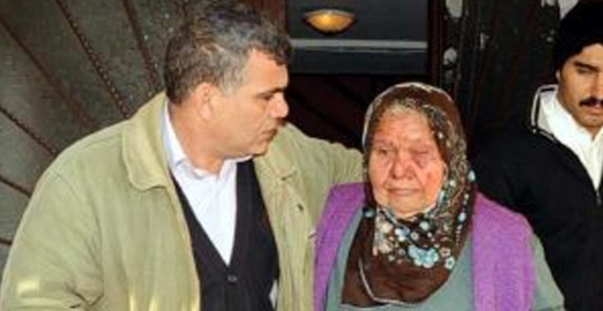 Kafasına Taşla Vurup Gözüne Parmak Soktular