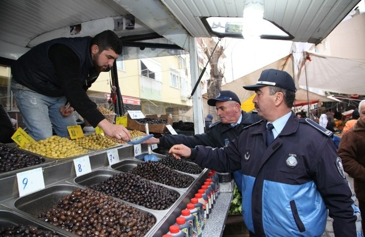 Kartal Zabıta Ekipleri Pazar Esnafını Denetliyor