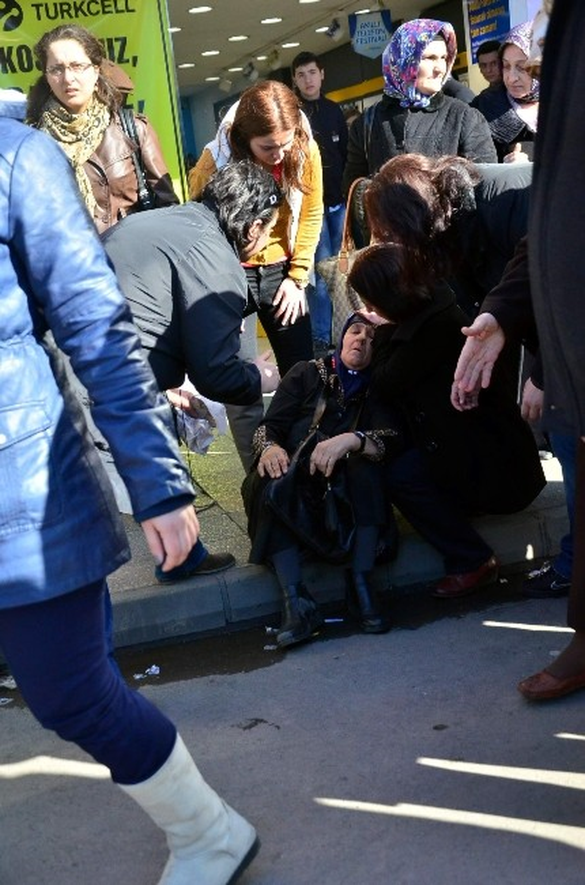 Kendisine Çarpan Araçla Hastaneye Kaldırıldı