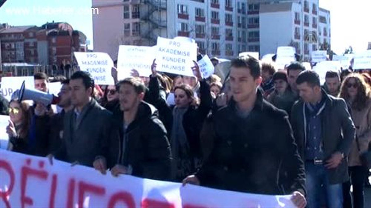 Kosova\'daki öğrenci protestosu devam ediyor