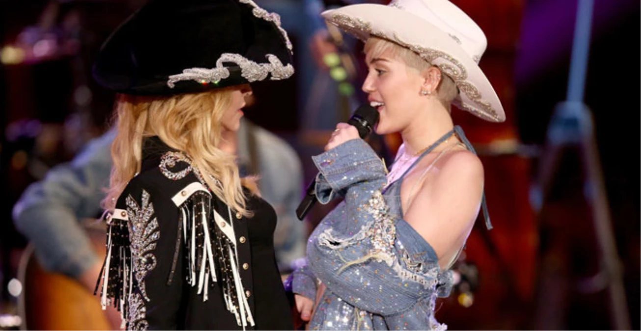 Madonna ve Miley MTV Sahnesinde Dans Ettiler