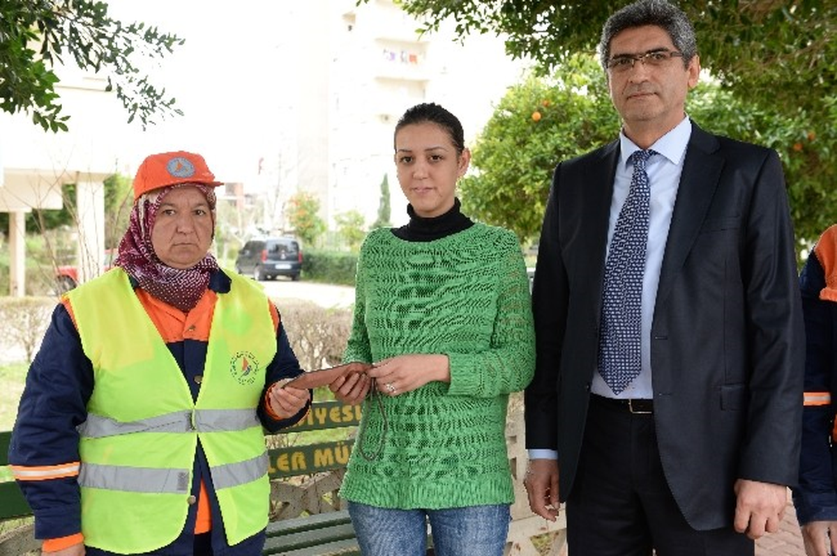 Muratpaşa İşçisinden Örnek Davranış