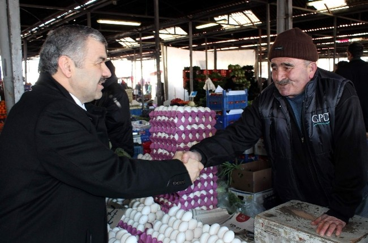 AK Partili Mustafa Çelik, Fevziçakmak Pazarını Ziyaret Etti