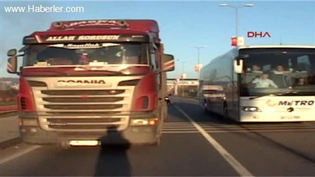 Otobüsten İndi, Tır\'ın Altında Kaldı