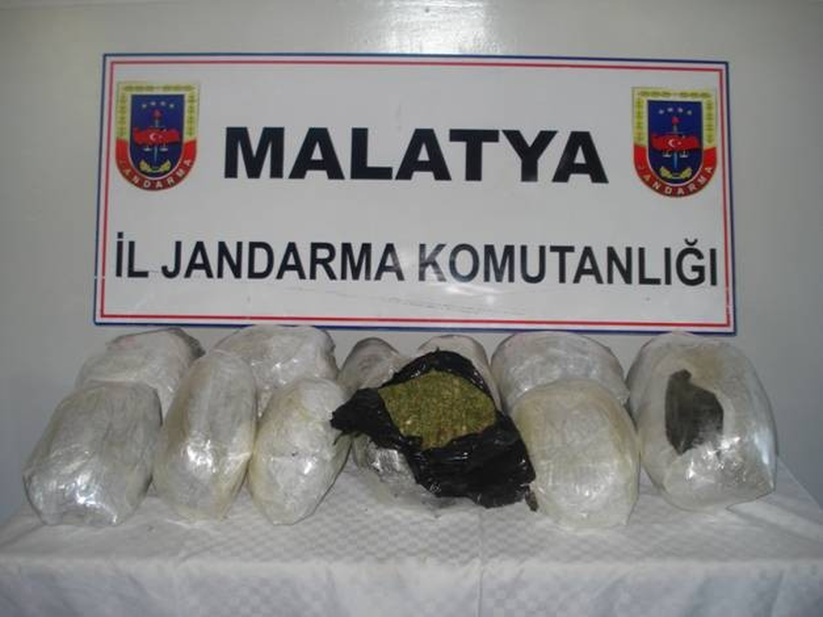 Otomobilde 30 Kilo Esrar Ele Geçirildi
