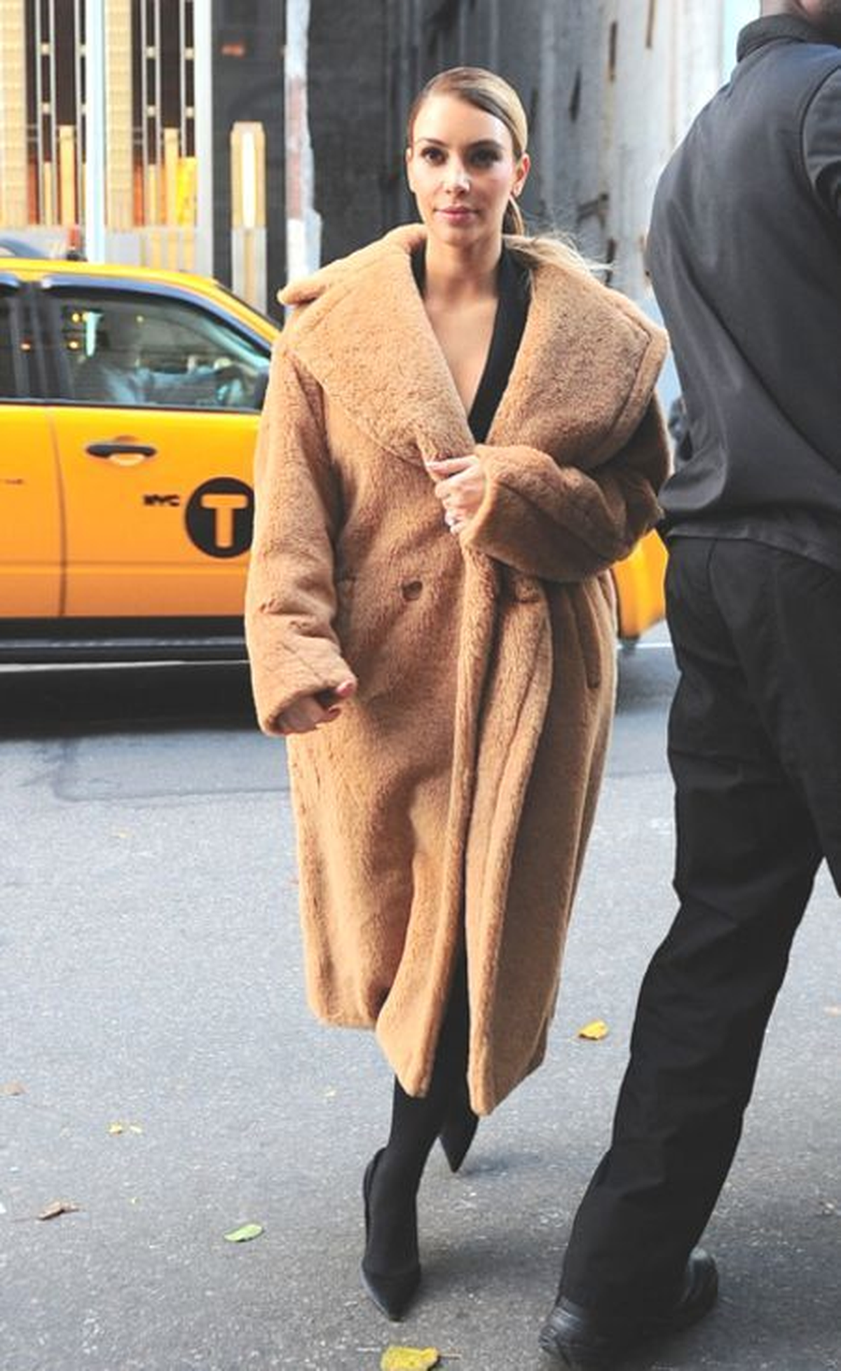 Kim Kardashian Özüne Döndü