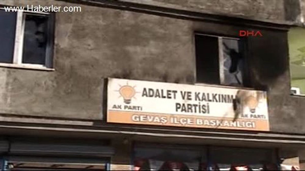 Par İlçe Başkanlıklarına Molotoflu Saldırı