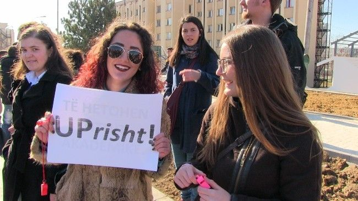 Priştine Üniversitesinde Protestolar Sürüyor